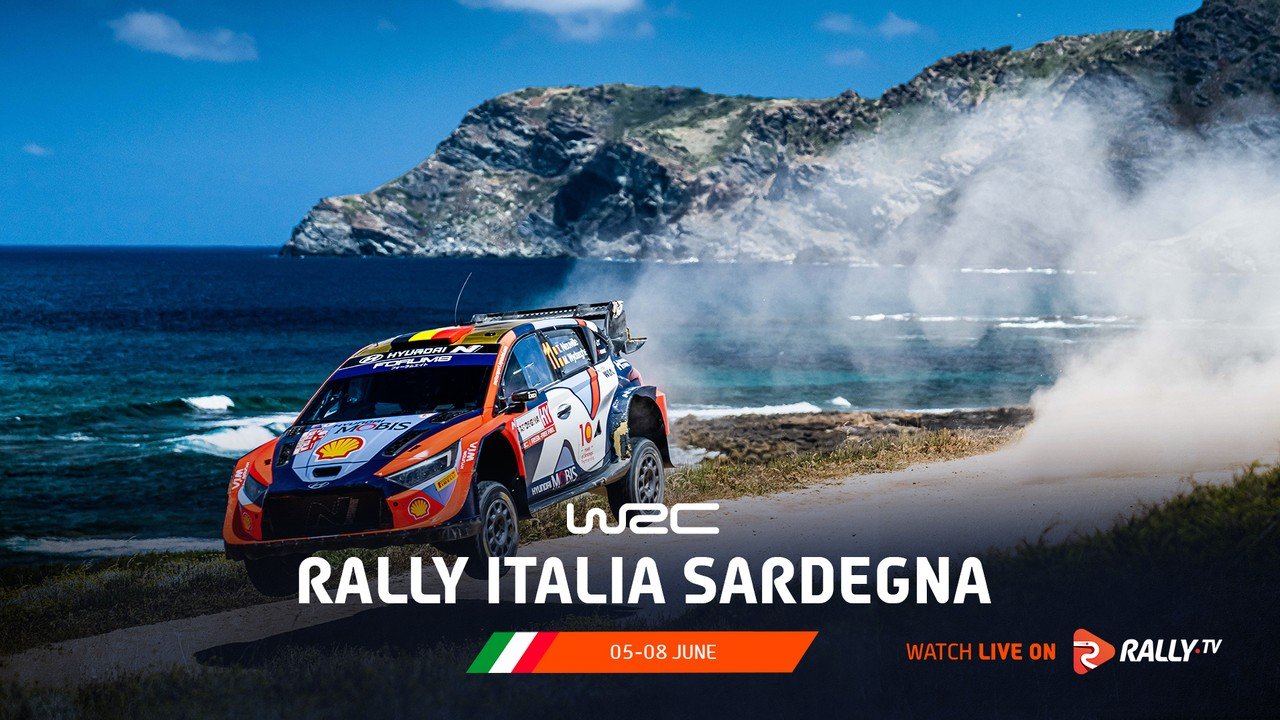 Le WRC Rallye d'Italie Sardaigne met au défi les pilotes avec des routes de terre sablonneuses et rocailleuses. Un mélange de vitesse et de navigation au cœur de la Méditerranée.