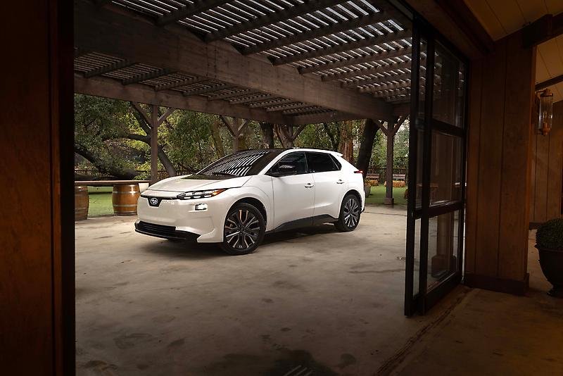 2026_Subaru_Solterra__5___mid