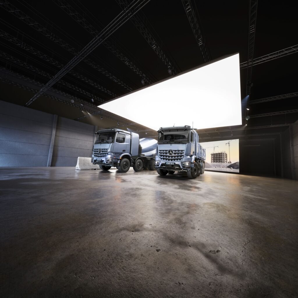 Robust, kraftvoll – und nun auch vollelektrisch: Mercedes-Benz Trucks präsentiert auf der bauma 2025 den neuen eArocs 400Robust, powerful – and now also all-electric: Mercedes-Benz Trucks presents the new eArocs 400 at bauma 2025