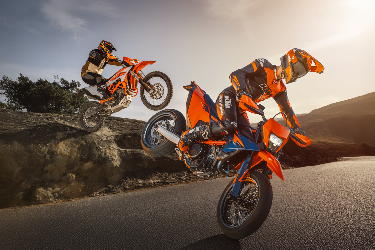 KTM 690 SMC R 2026 : l’essence du supermotard moderne